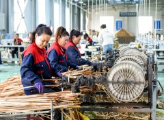 <b>合格后方可投产；生产环节中工人层层自查</b>