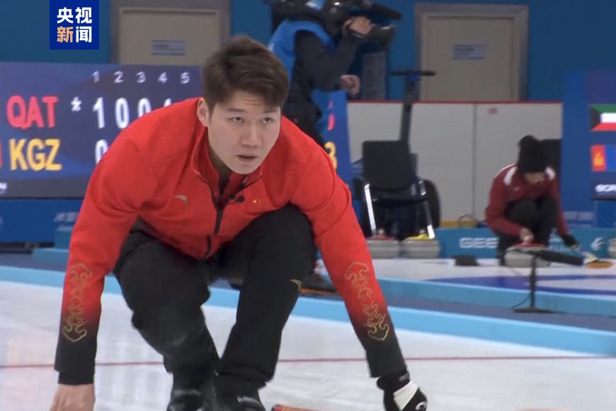 亚冬会冰壶混双首秀开门红：王智宇韩雨11-5击败