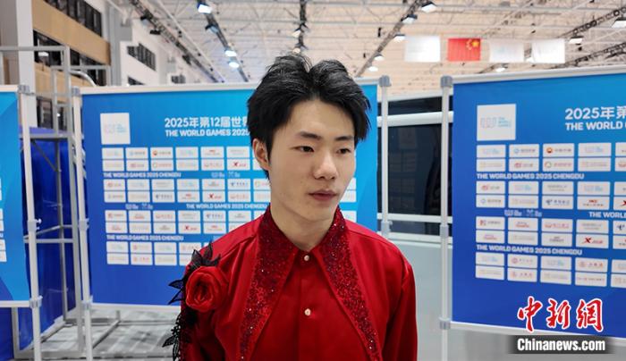 成都世运会自由式轮滑男子花式绕桩张颢夺金
