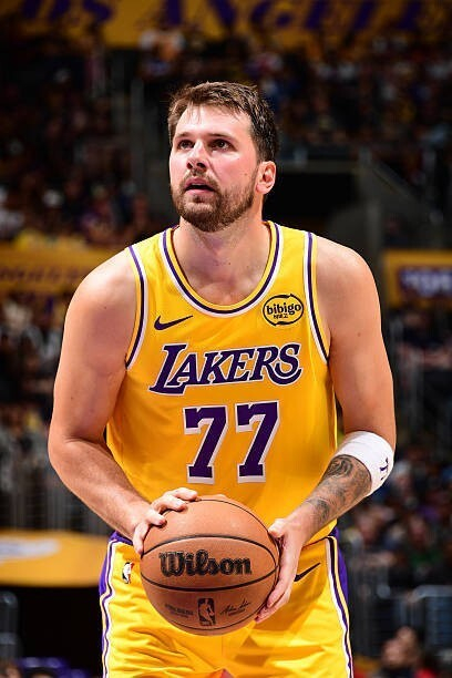 东契奇砍51分创生涯新高 湖人逆转公牛夺常规赛