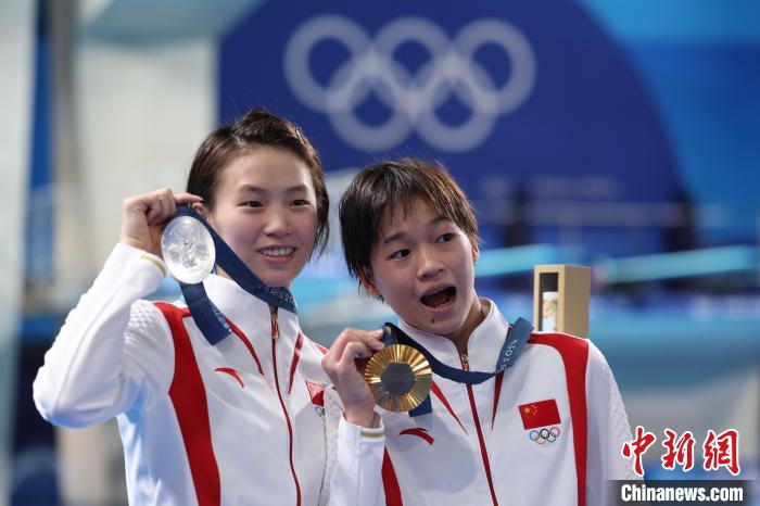 巴黎奥运跳水女子10米台决赛上演中日对决 全红