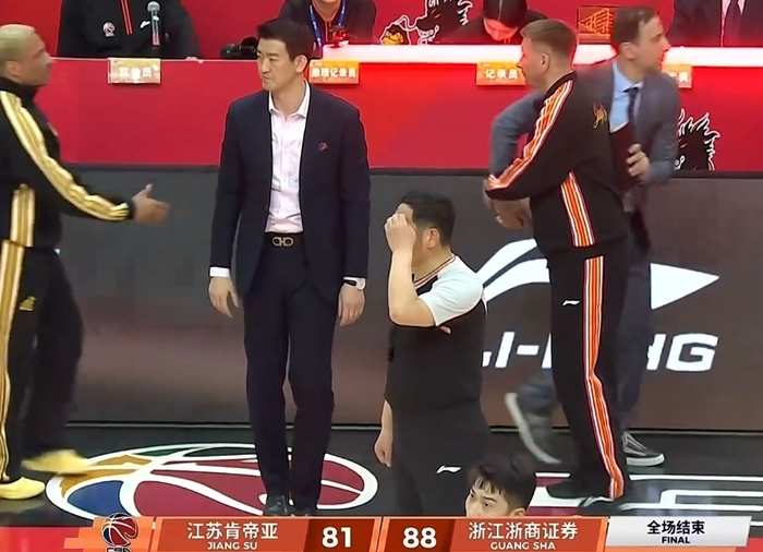 广厦伤病潮冲击榜首争夺 上海广东成焦点