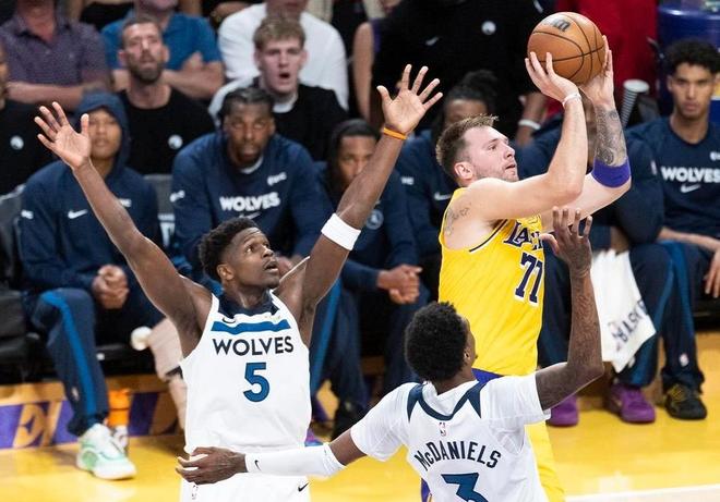 湖人三杀森林狼 东契奇里夫斯联手砍62分