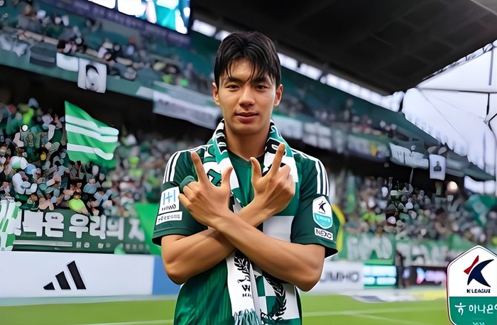 上港队启用蒯纪闻前腰角色 赛季战绩起伏引关注