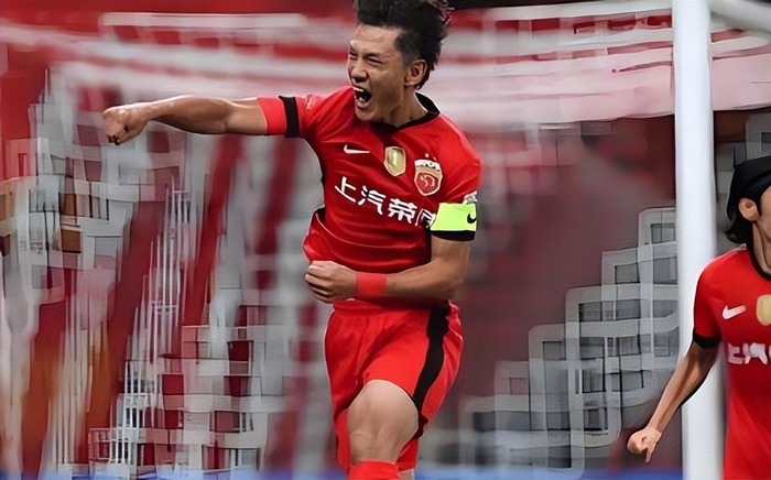 上港队启用蒯纪闻前腰角色 赛季战绩起伏引关注