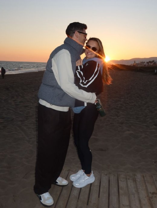 莱万多夫斯基家庭温馨时刻曝光 巴萨赛场内外双