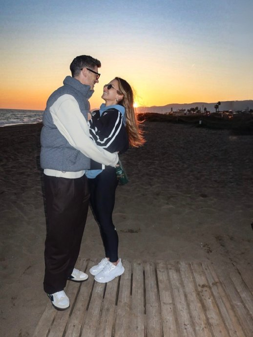 莱万多夫斯基家庭温馨时刻曝光 巴萨赛场内外双